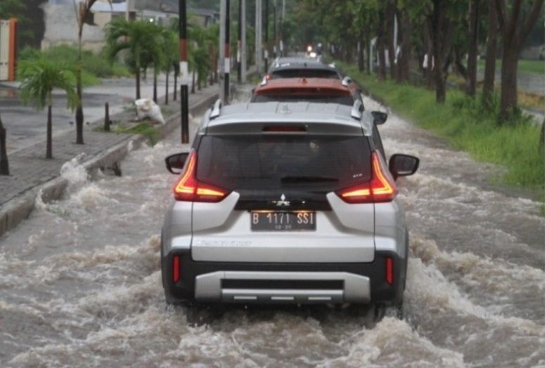 mobil anti banjir