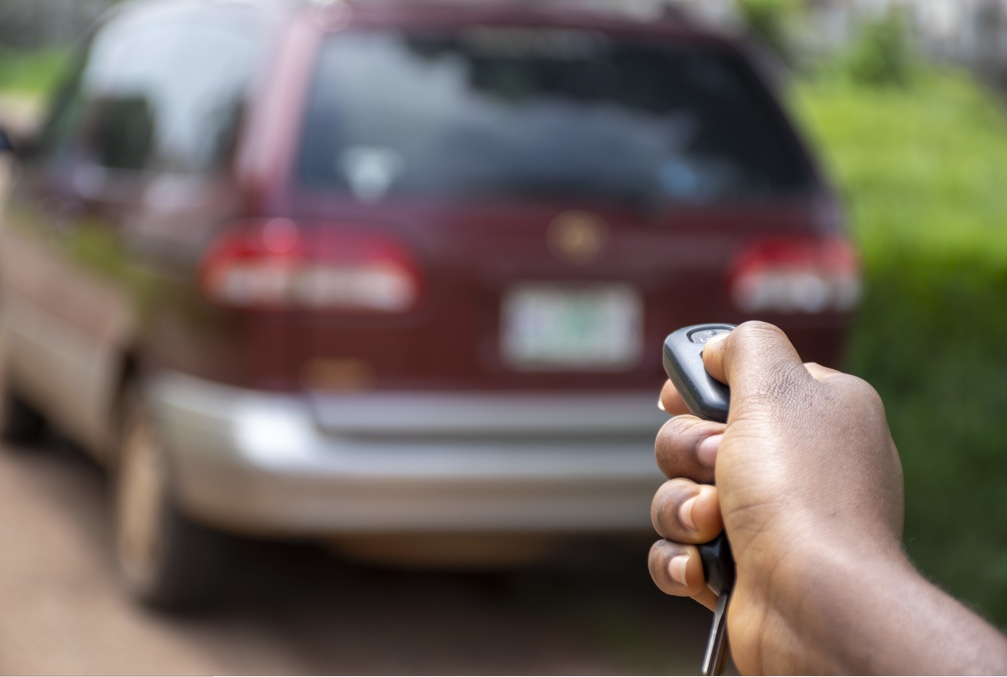 alarm mobil bunyi terus