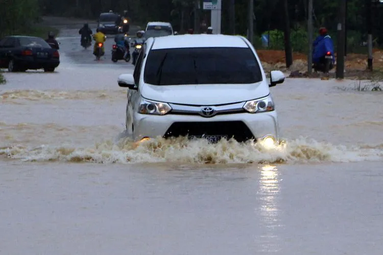 ciri-ciri mobil bekas banjir