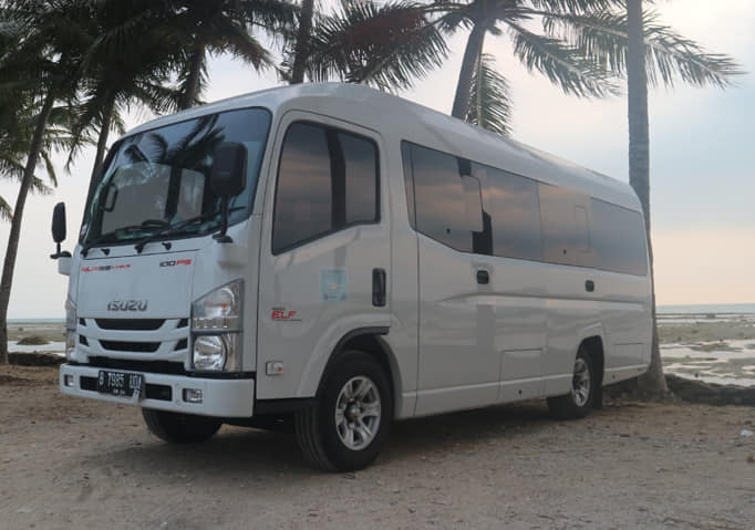 mobil isuzu elf, mobil pilihan untuk travel atau sewa mobil