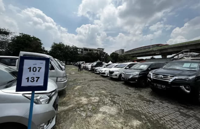 mobil lelang tarikan leasing