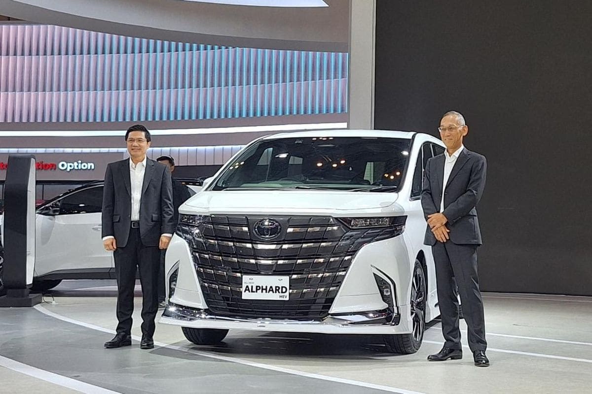 perbedaan toyota alphard & vellfire 2023, cek spesifikasinya!