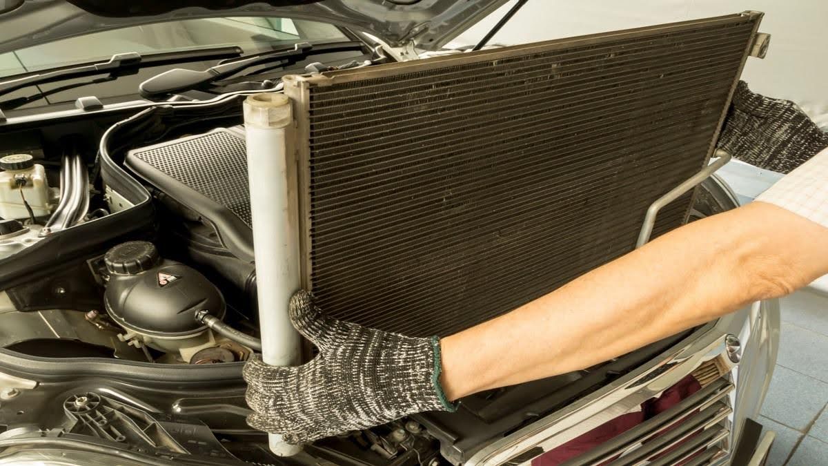 apa fungsi kondensor ac mobil?