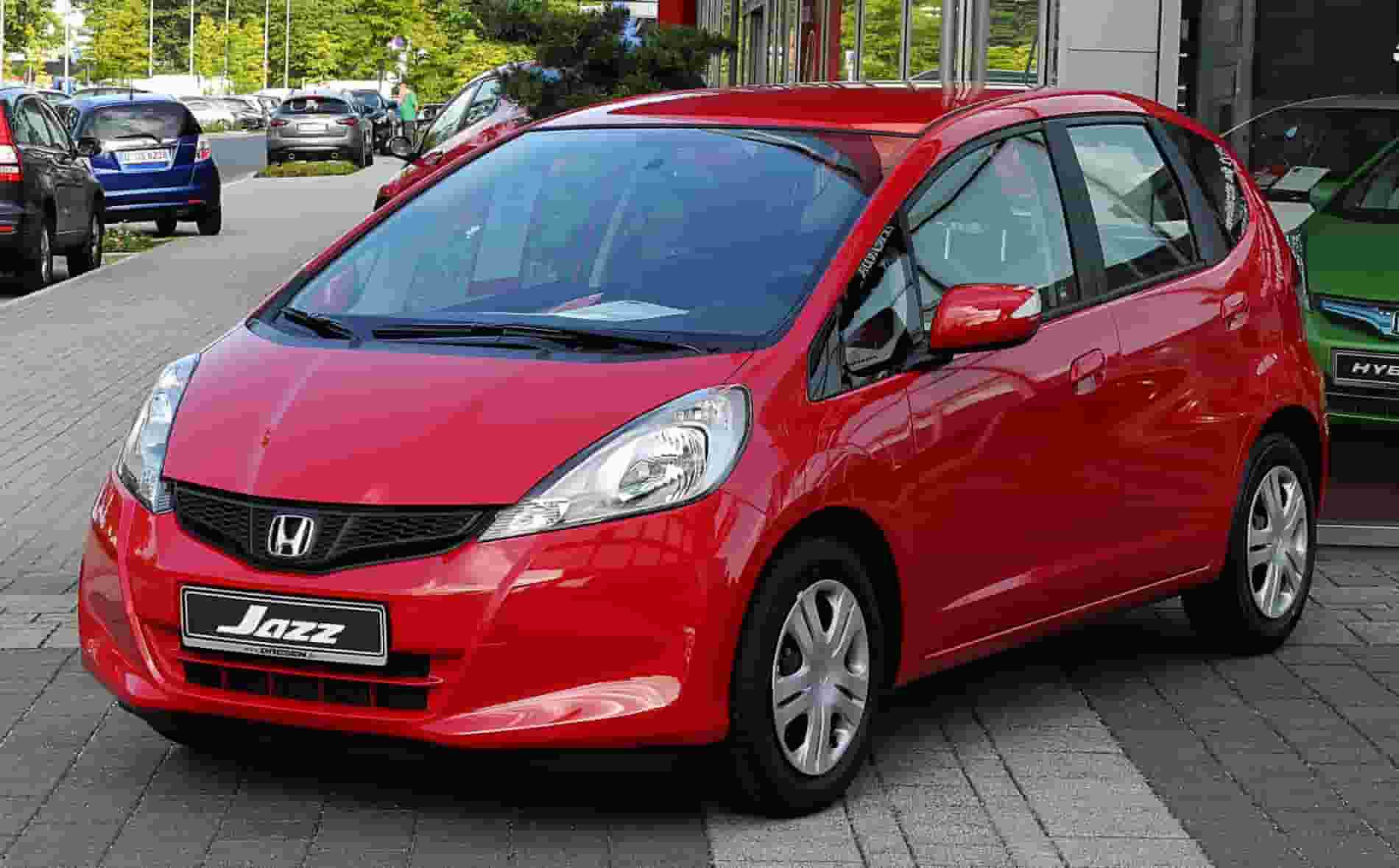 mobil yang cocok untuk wanita pemula